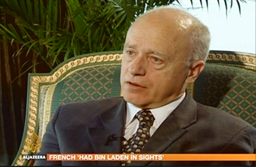 Dr. Hans Kchler talking to Al-Jazeera's Richard Dove, moderator of the program "People and Power," in Doha, 1 July 2007